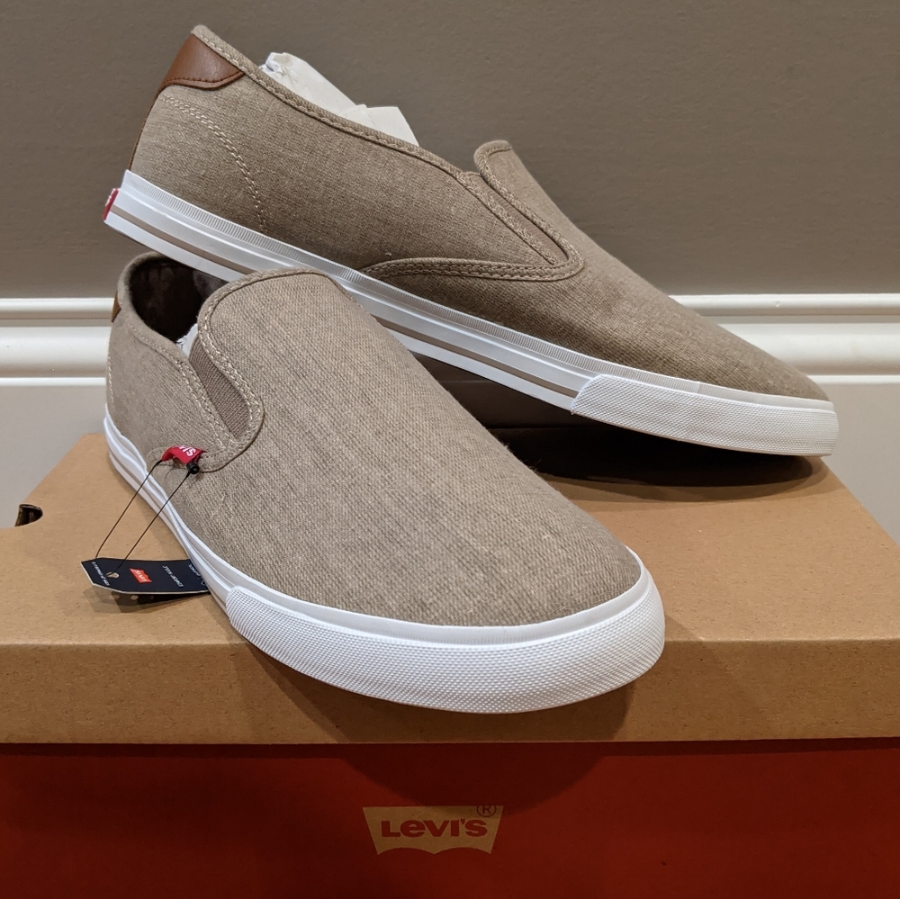 !!BRAND NEW!! MEN'S LEVI'S LOAFERS
